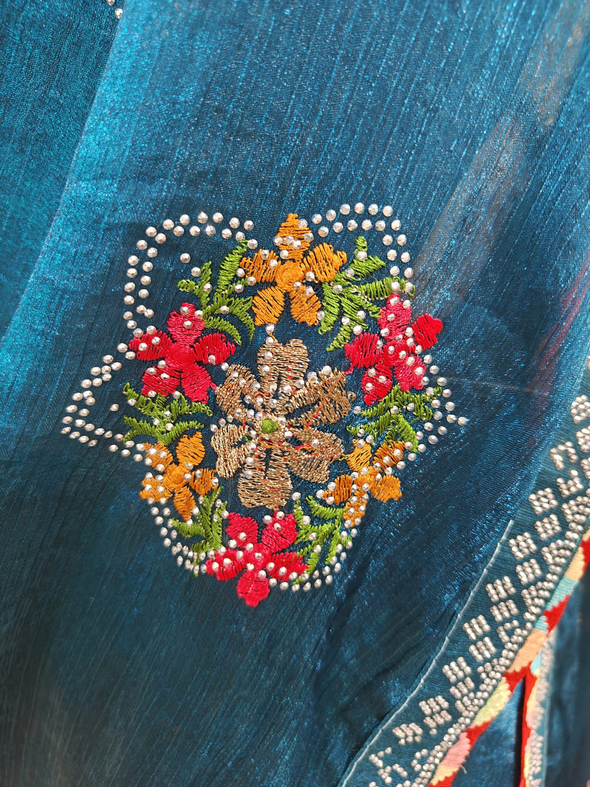 Beautiful Fendy Fabric Saree with Resham Dhaga & Stone Work Premium Party Wear ✨ - Image 2