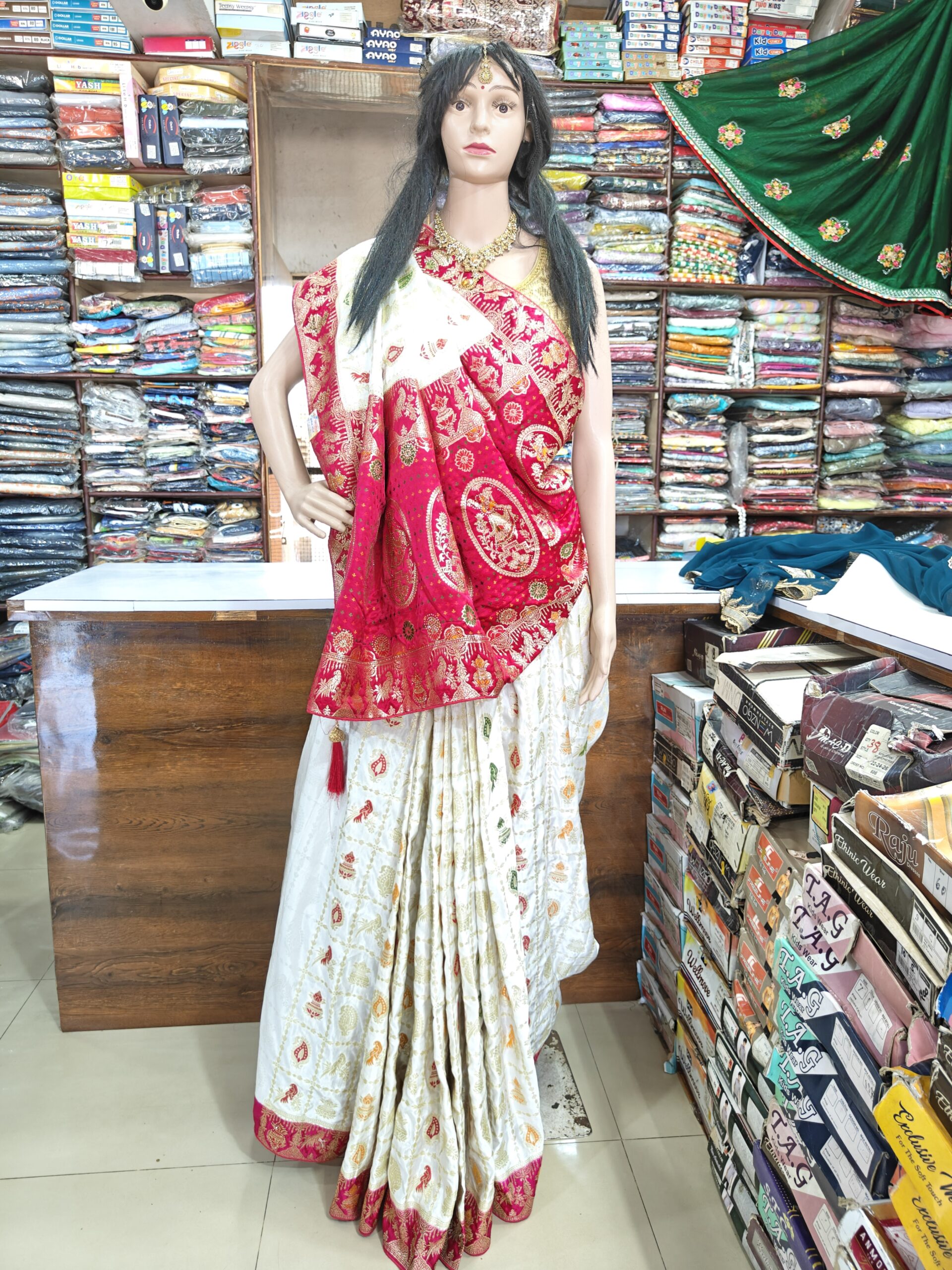 Dual Tone Gaji Silk Bridal Saree with Stone Work | Gujarati Style Wedding & Party Wear Saree - Image 5