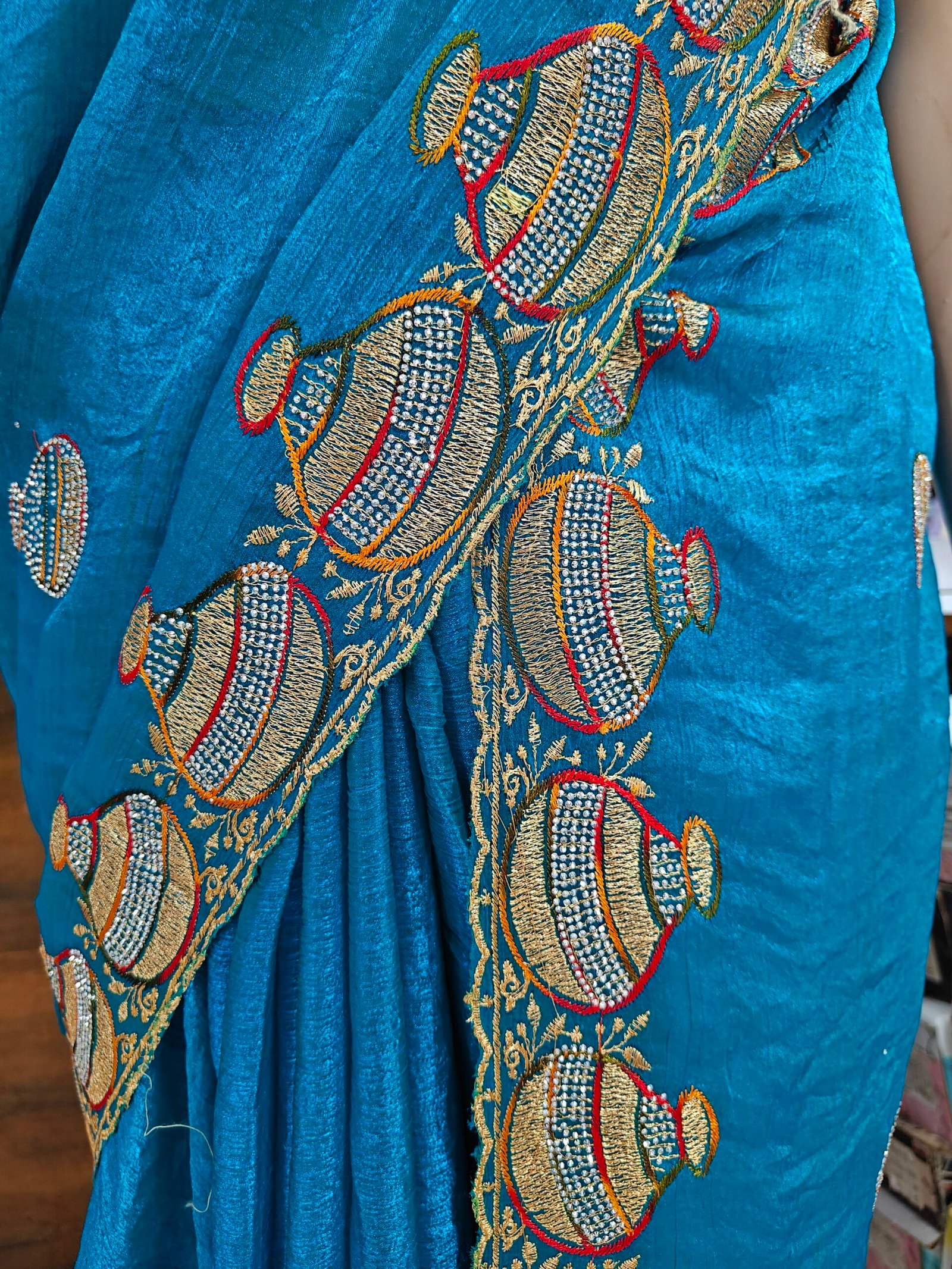 Peacock Blue Fendy Matka Design Saree with Embroidered Border - Image 3