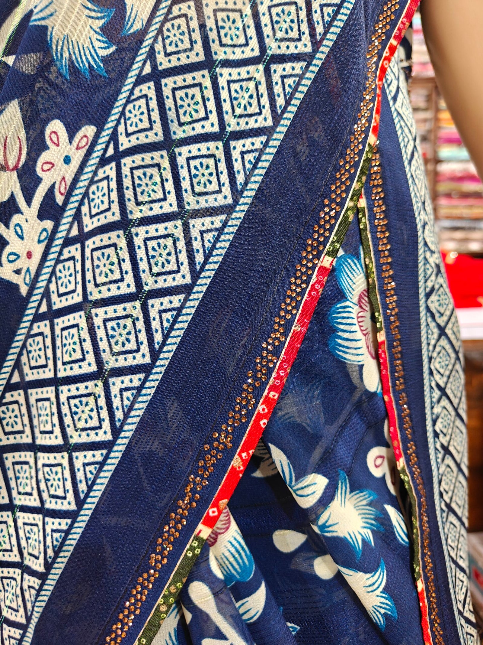 Navy Blue Floral Printed Saree for Women | Soft Georgette Printed Saree with Designer Border | Elegant Daily & Party Wear Saree - Image 3